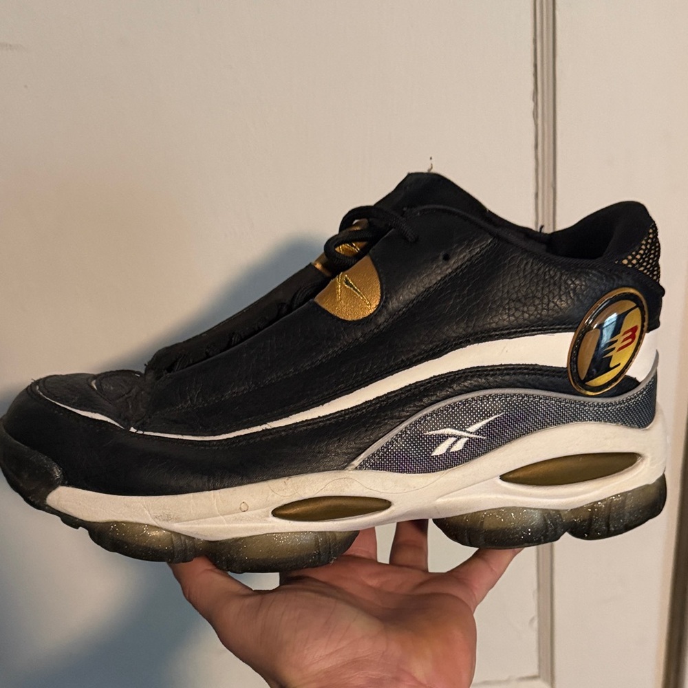 Allen Iverson Answer 11.5 Reebok Men's Black and Gold Sneakers